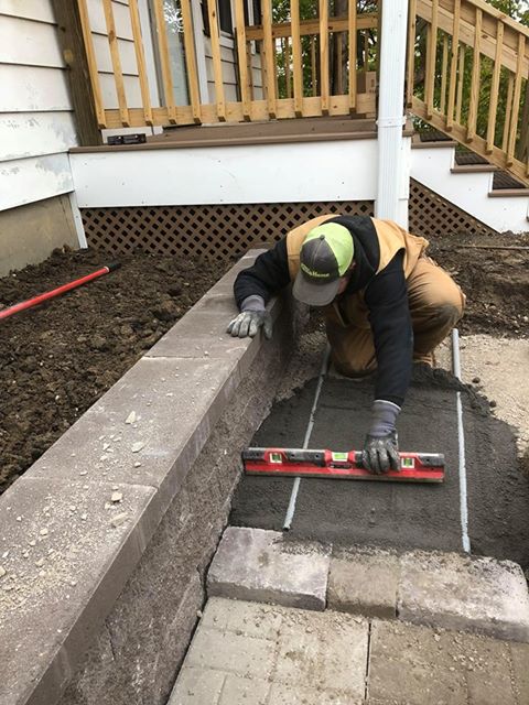 Setting wall courses level